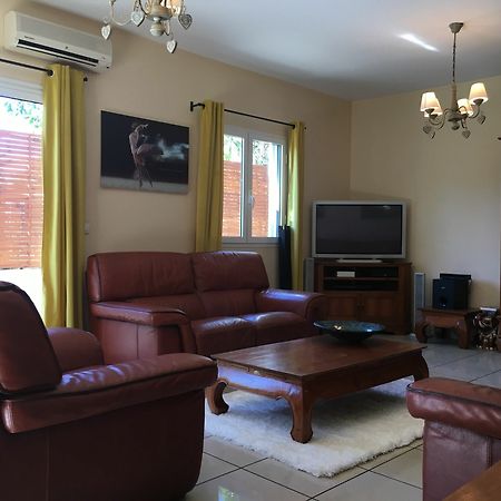 House With 5 Rooms In Etang Sale, With Wonderful Mountain View, Enclos Luaran gambar