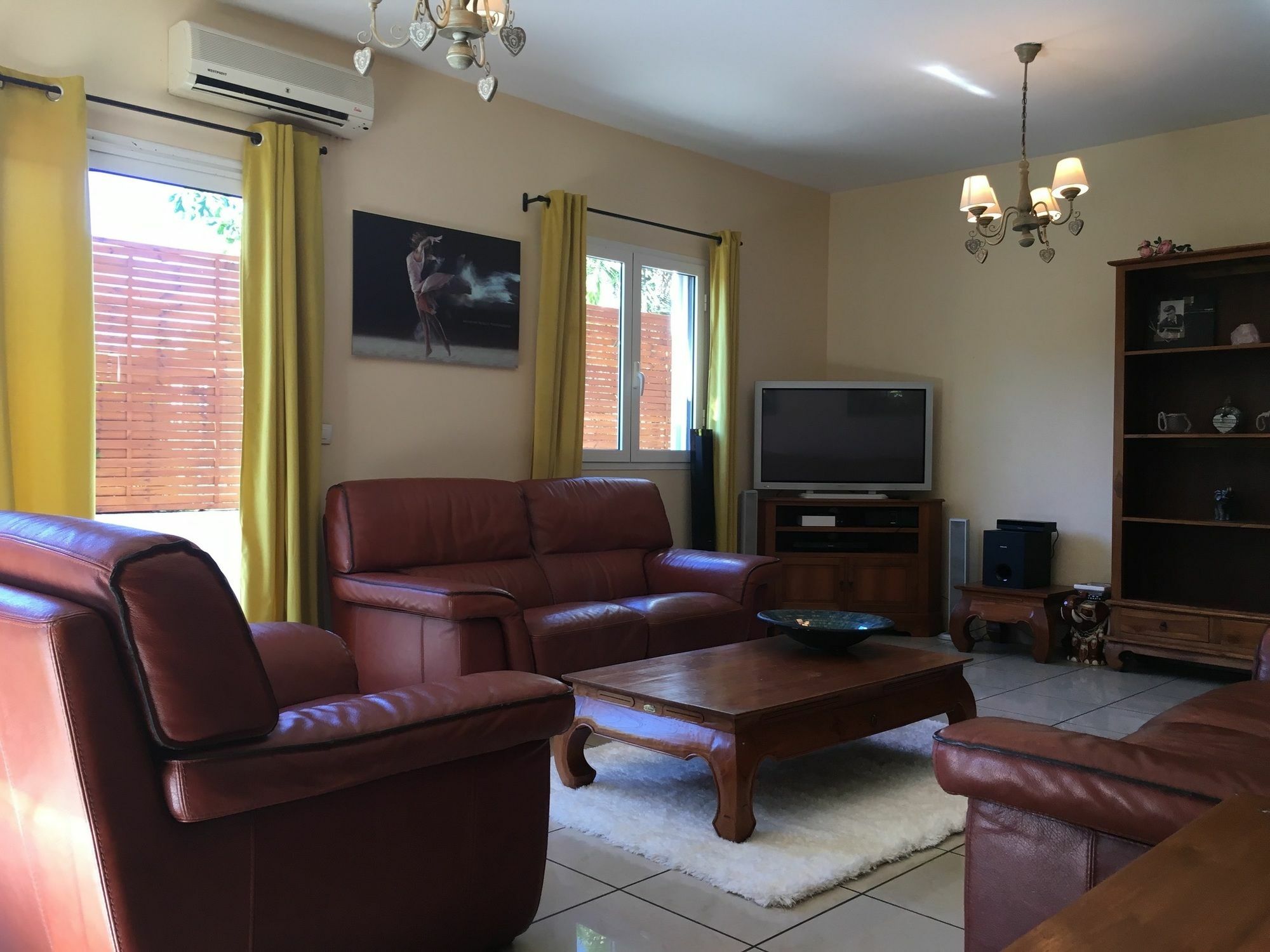 House With 5 Rooms In Etang Sale, With Wonderful Mountain View, Enclos Luaran gambar