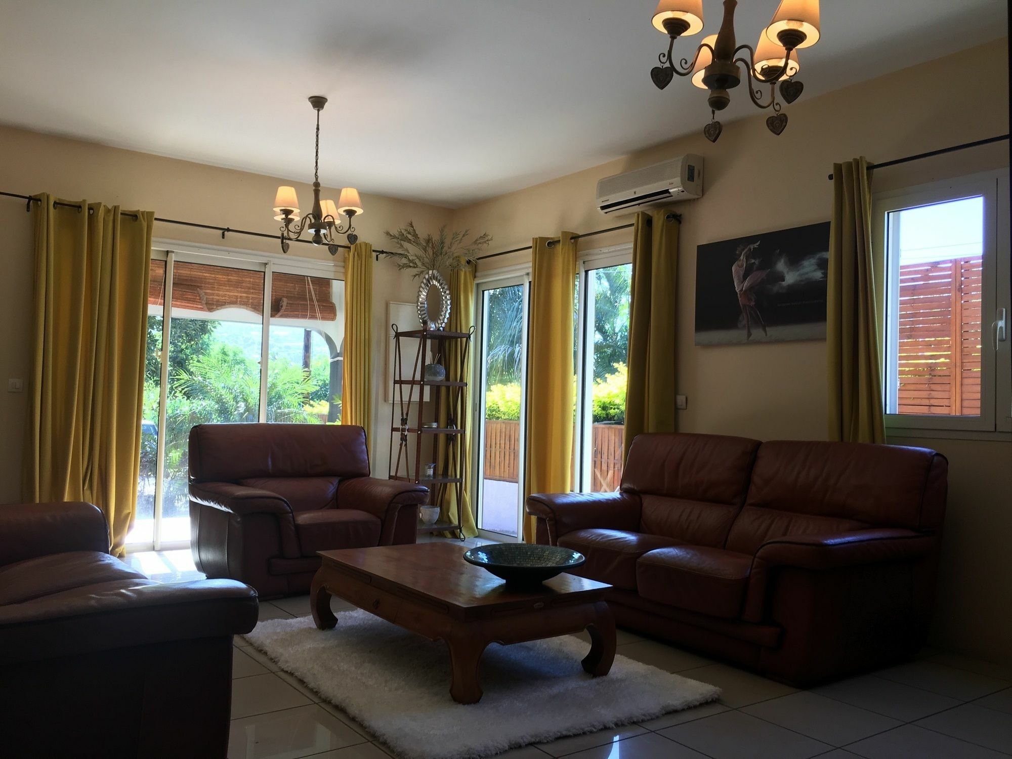 House With 5 Rooms In Etang Sale, With Wonderful Mountain View, Enclos Luaran gambar